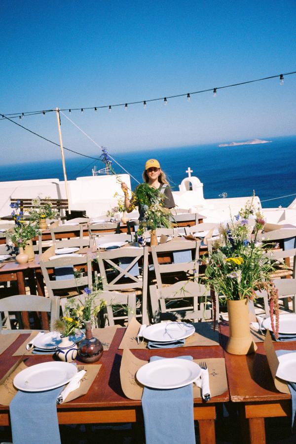 anafi, table dressing, greek wedding, flower decoration, greek island, wedding dinner, ceramics