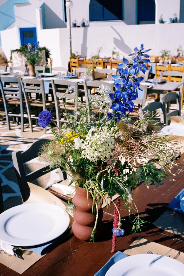 anafi, table dressing, greek wedding, flower decoration, greek island, wedding dinner, ceramics