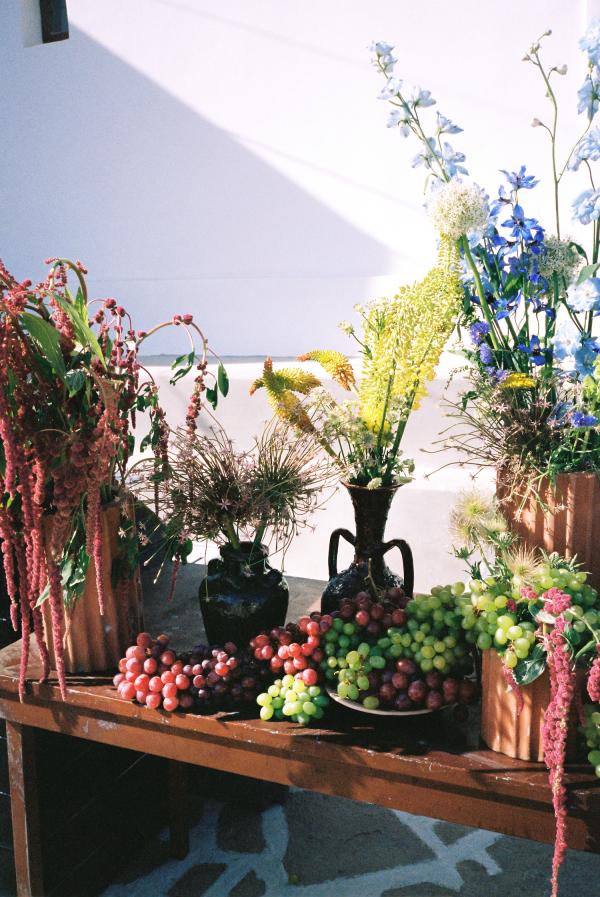 anafi, table dressing, greek wedding, flower decoration, greek island, wedding dinner, ceramics