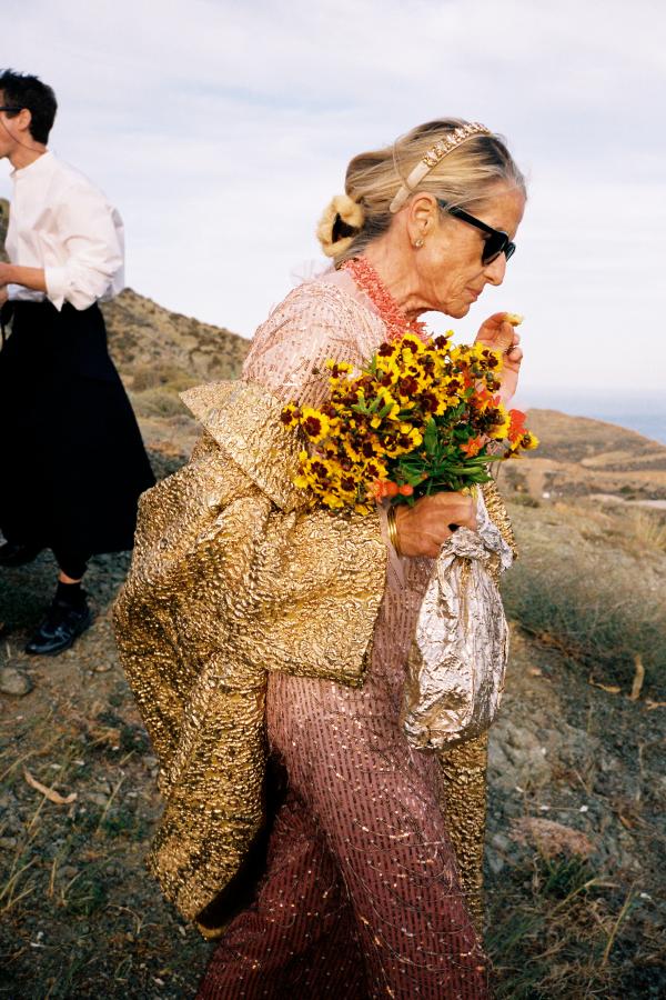 guest, flower decoration, greek wedding, anafi, greek island, wedding ceremony
