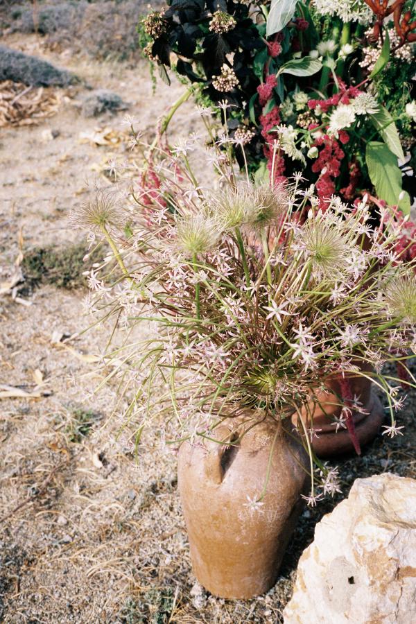 anafi, greek wedding, flower decoration, ceramics, greek island, wedding ceremony, mountain island