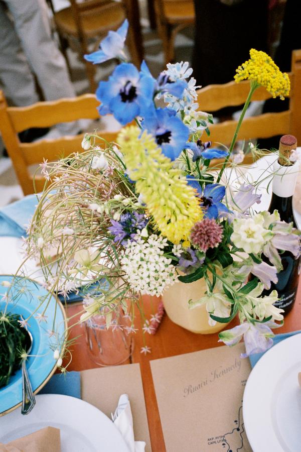 anafi, table dressing, greek wedding, flower decoration, greek island, wedding dinner, ceramics