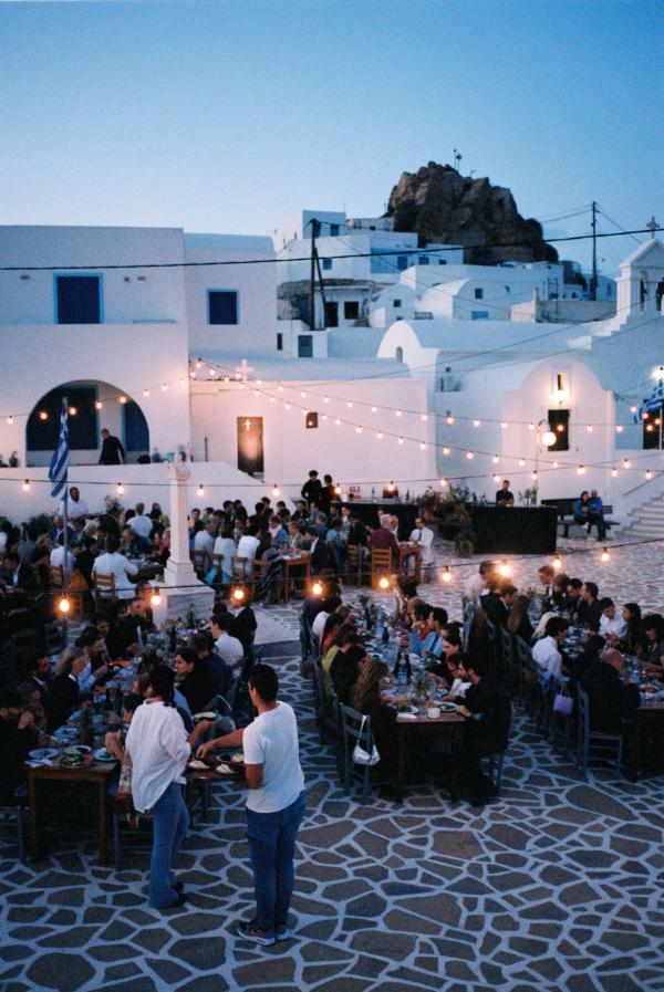 anafi, table dressing, greek wedding, guests, greek island, wedding dinner, greece