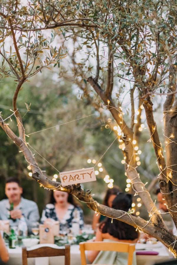 serifos, nature eco living, garden lounge, outdoor venue, greek wedding, wedding dinner, nature, tabledressing, flower decoration, island chic, green and wood, wedding party, greek island, greece