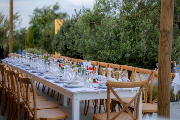 Greek wedding, Paros, greek island, wedding venue, wedding decoration, string lights, tablesetting, nature, flower decoration, 