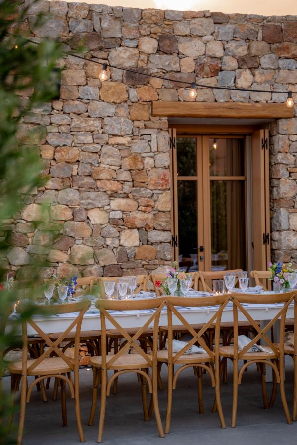 Greek wedding, Paros, greek island, wedding venue, wedding decoration, string lights, tablesetting, flower decoration, 