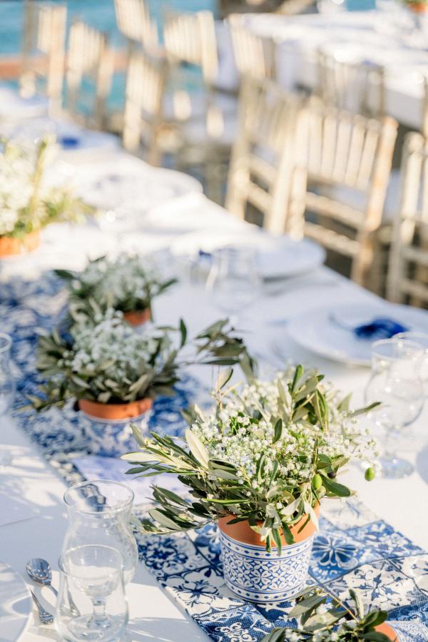 greek wedding, greek island, wedding venue, wedding decoration, flower decoration, tabledressing