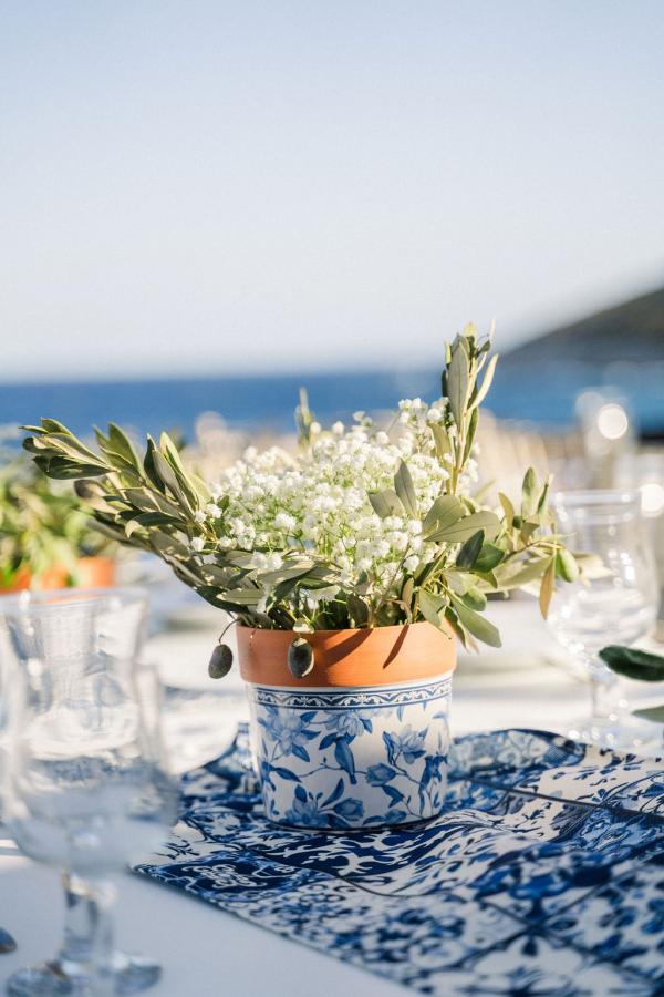 greek wedding, greek island, wedding venue, wedding decoration, flower decoration, tabledressing