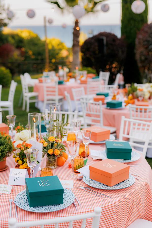 Greek wedding, Greece, Litochoro, wedding venue, outdoor venue, tablesetting, flower decoration, wedding favor